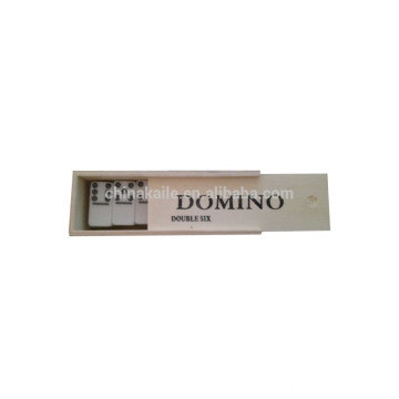 Domino con caja de madera